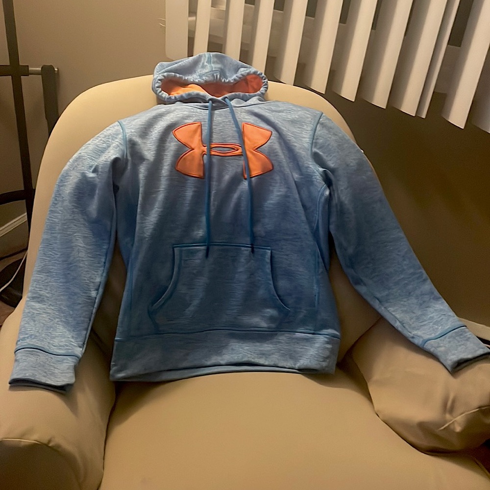 Under armour sweatshirt